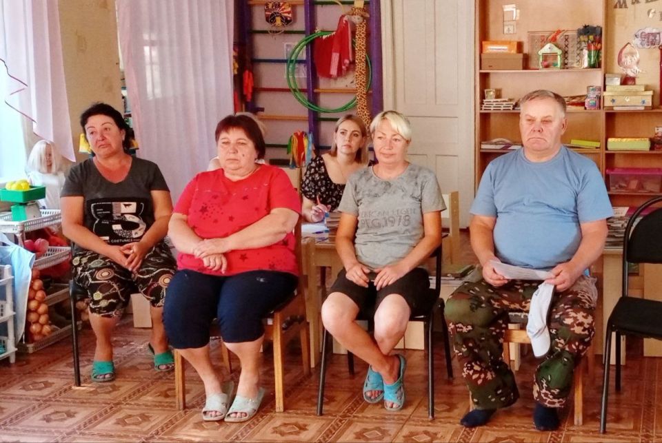 Наталья Бегуненко: В четверг, 17 июля, руководитель Управы Петровского внутригородского района Администрации городского округа Донецк Наталья Ивановна Бегуненко провела встречу с трудовым коллективом ГКДОУ «Детский сад... Наталья Бегуненко: В четверг, 17 июля, руководитель Управы Петровского внутригородского района Администрации городского округа Донецк Наталья Ивановна Бегуненко провела встречу с трудовым коллективом ГКДОУ «Детский сад...