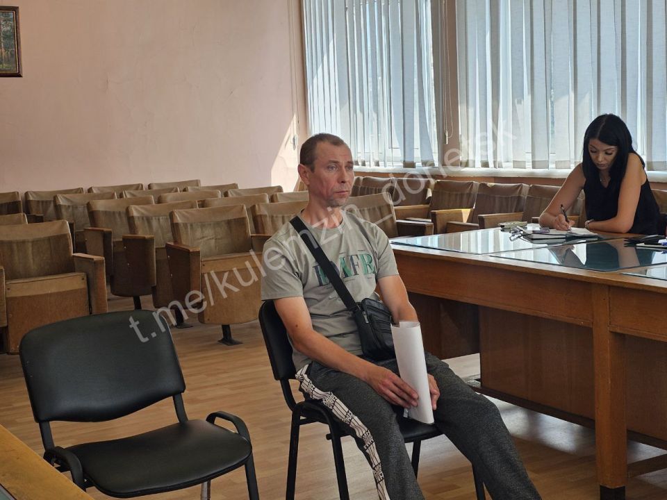 Сегодня заместитель главы администрации городского округа Донецк Валерий Ляховец провёл приём граждан в местной общественной приёмной партии «Единая Россия» Сегодня заместитель главы администрации городского округа Донецк Валерий Ляховец провёл приём граждан в местной общественной приёмной партии «Единая Россия»