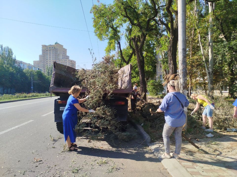 Валентин Левченко: Очень хочу, чтобы Киевский район встретил день города чистым, нарядным и благоустроенным Валентин Левченко: Очень хочу, чтобы Киевский район встретил день города чистым, нарядным и благоустроенным