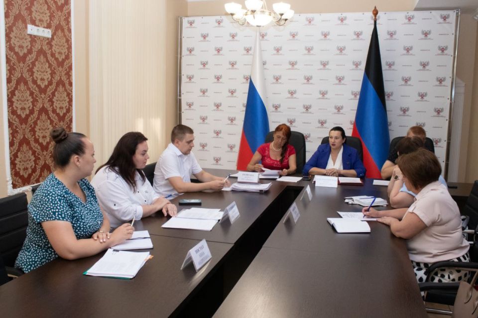 Анна Кондрыкинская: Между приёмами граждан по городам Республики провела расширенное совещания комитета Народного Совета по жилищно-коммунальному хозяйству Анна Кондрыкинская: Между приёмами граждан по городам Республики провела расширенное совещания комитета Народного Совета по жилищно-коммунальному хозяйству