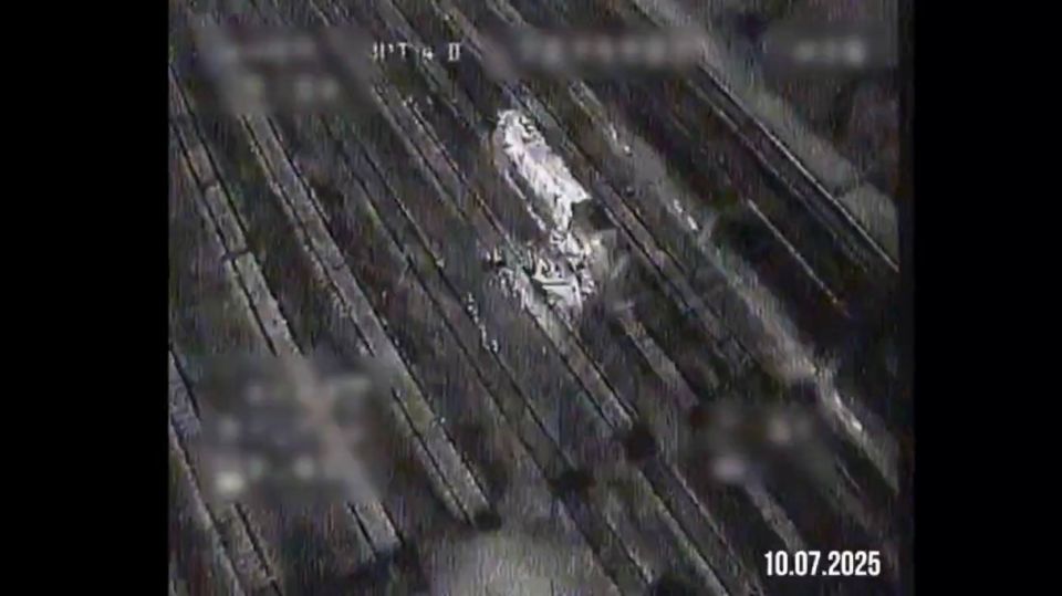 Поражение FPV-дронами центра «Рубикон» тепловозов в районе села Белозерское под Добропольем Поражение FPV-дронами центра «Рубикон» тепловозов в районе села Белозерское под Добропольем