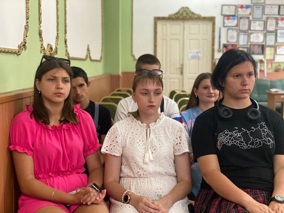 Сегодня в городском округе Енакиево состоялось профориентационное мероприятие в рамках направления «ГосСтартДиалог», на котором присутствовал начальник отдела физической культуры спорта и туризма - Макущенко Игорь... Сегодня в городском округе Енакиево состоялось профориентационное мероприятие в рамках направления «ГосСтартДиалог», на котором присутствовал начальник отдела физической культуры спорта и туризма - Макущенко Игорь...