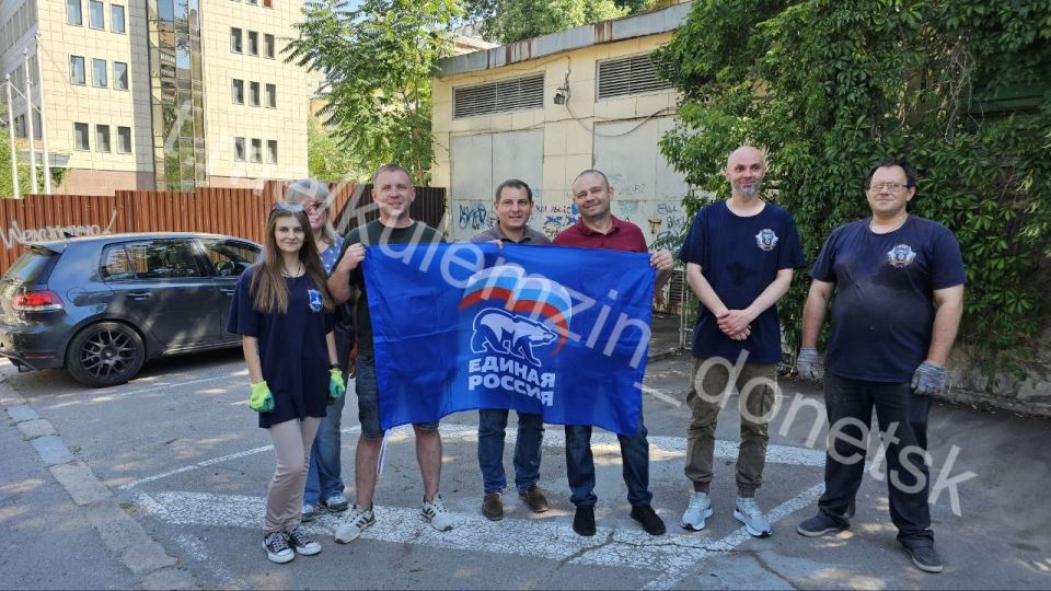Алексей Кулемзин: Сегодня в рамках партийного проекта Единой России «Городская среда» в Ворошиловском районе прошла экологическая акция «Чистый четверг» Алексей Кулемзин: Сегодня в рамках партийного проекта Единой России «Городская среда» в Ворошиловском районе прошла экологическая акция «Чистый четверг»