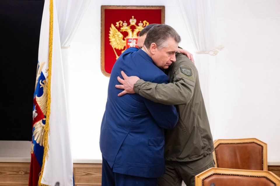 Леонид Слуцкий: Сегодня важный день — провёл встречу с бойцами добровольческой разведывательно-штурмовой бригады им. Святого Благоверного князя Александра Невского Леонид Слуцкий: Сегодня важный день — провёл встречу с бойцами добровольческой разведывательно-штурмовой бригады им. Святого Благоверного князя Александра Невского
