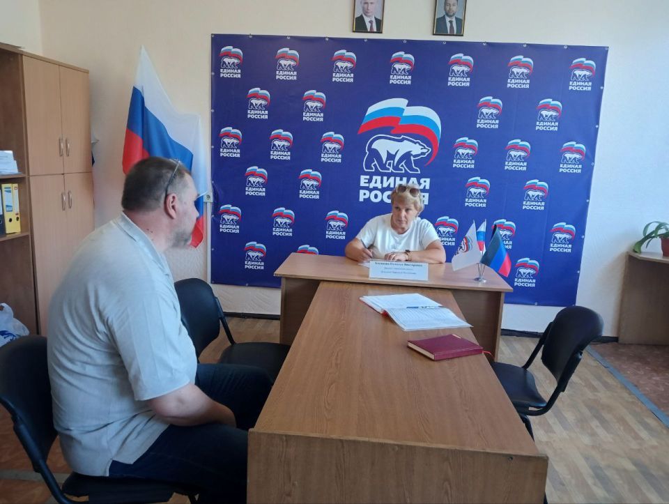 Сергей Желновач: Депутат Дебальцевского городского совета Донецкой Народной Республики Наталья Косякова провела личный прием граждан в общественной приемной Всероссийской политической партии «Единая Россия» Сергей Желновач: Депутат Дебальцевского городского совета Донецкой Народной Республики Наталья Косякова провела личный прием граждан в общественной приемной Всероссийской политической партии «Единая Россия»