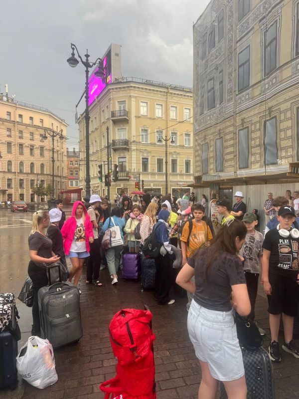 Дети из Енакиево отправились домой после отдыха в Ленобласти Дети из Енакиево отправились домой после отдыха в Ленобласти