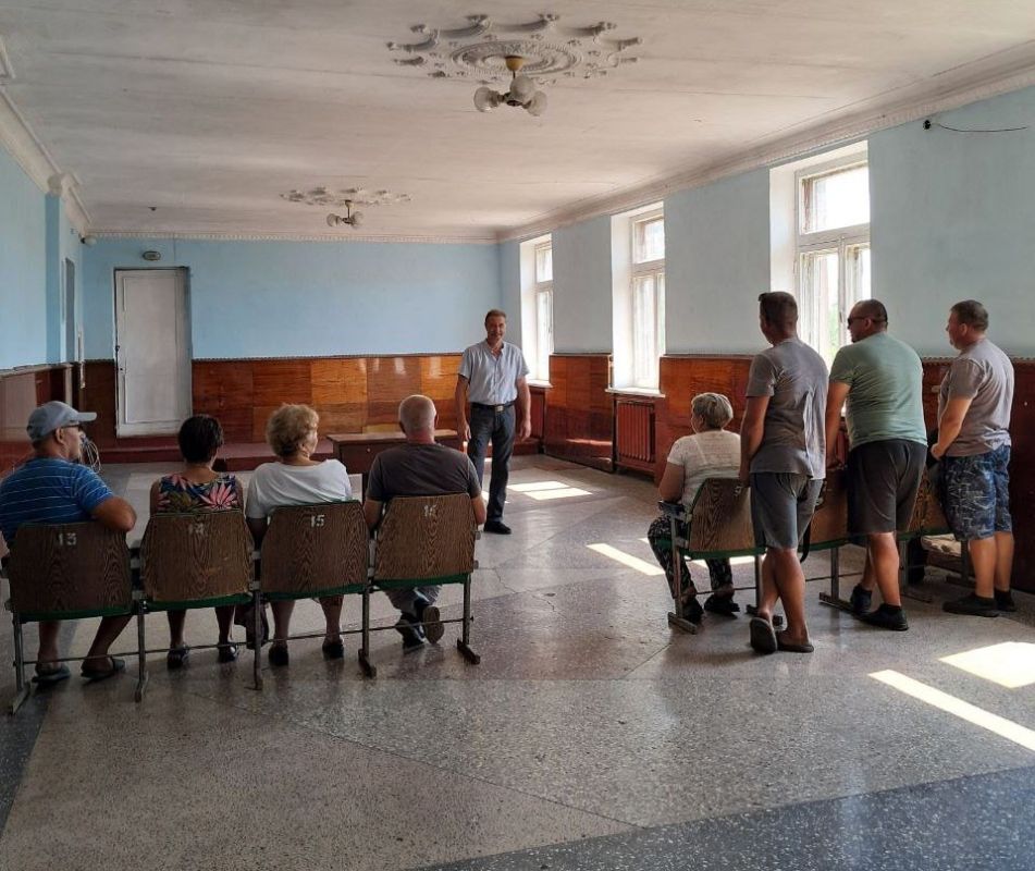 Сегодня прошла встреча с жителями Староигнатьевка, которую провел начальник Староигнатьевского территориального отдела Сегодня прошла встреча с жителями Староигнатьевка, которую провел начальник Староигнатьевского территориального отдела