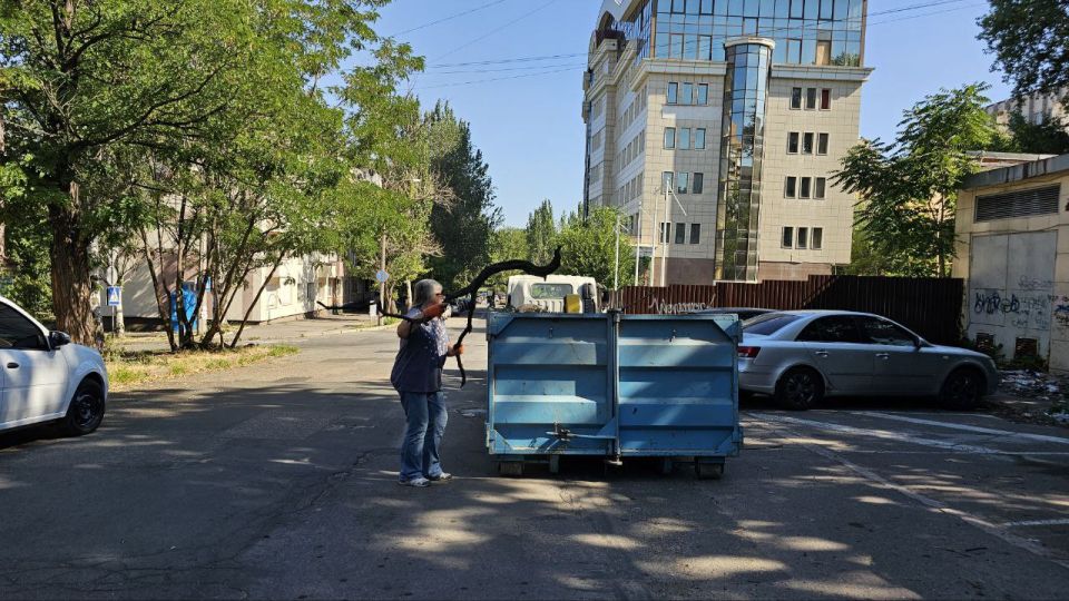 Сегодня в рамках партийного проекта Единой России «Городская среда» в Ворошиловском районе прошла экологическая акция «Чистый четверг» Сегодня в рамках партийного проекта Единой России «Городская среда» в Ворошиловском районе прошла экологическая акция «Чистый четверг»