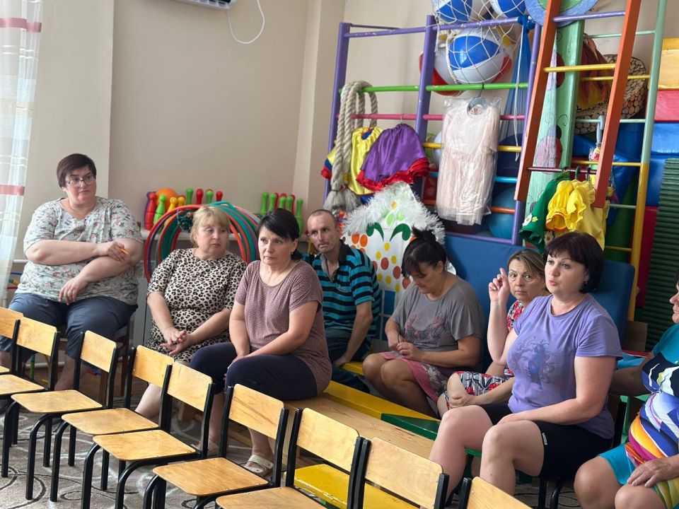 Денис Зубов: Встреча с коллективом. Сегодня, 17 июля, заместитель главы администрации городского округа Иловайск Кузнецов Александр Васильевич провел встречу с трудовым коллективом ГКДОУ "Детский Сад № 12 г. о. Иловайск"... Денис Зубов: Встреча с коллективом. Сегодня, 17 июля, заместитель главы администрации городского округа Иловайск Кузнецов Александр Васильевич провел встречу с трудовым коллективом ГКДОУ "Детский Сад № 12 г. о. Иловайск"...