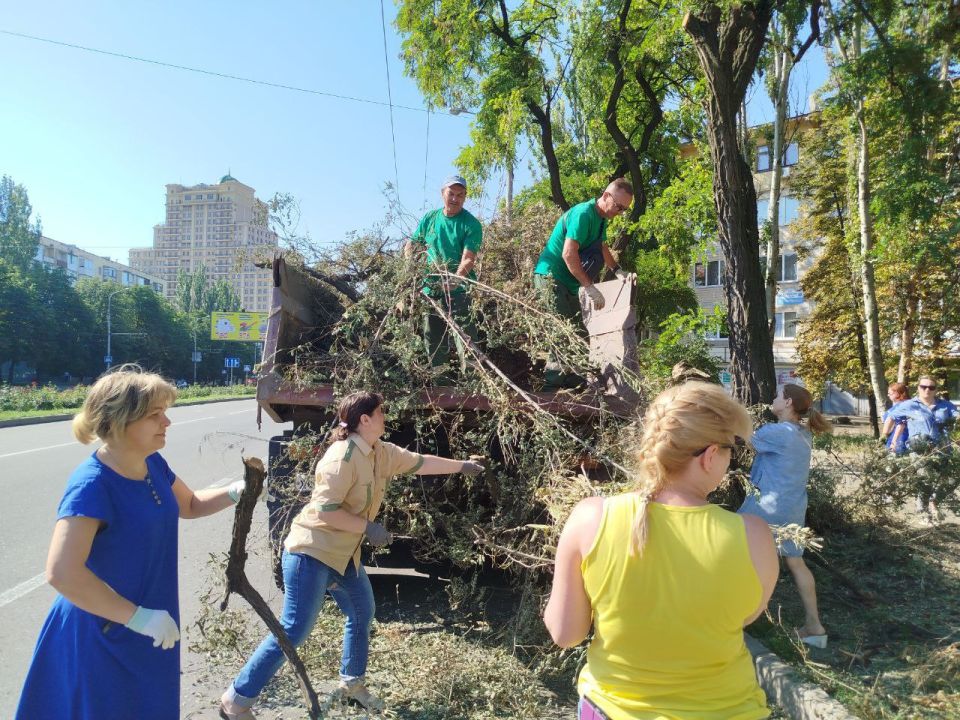 Валентин Левченко: Очень хочу, чтобы Киевский район встретил день города чистым, нарядным и благоустроенным Валентин Левченко: Очень хочу, чтобы Киевский район встретил день города чистым, нарядным и благоустроенным