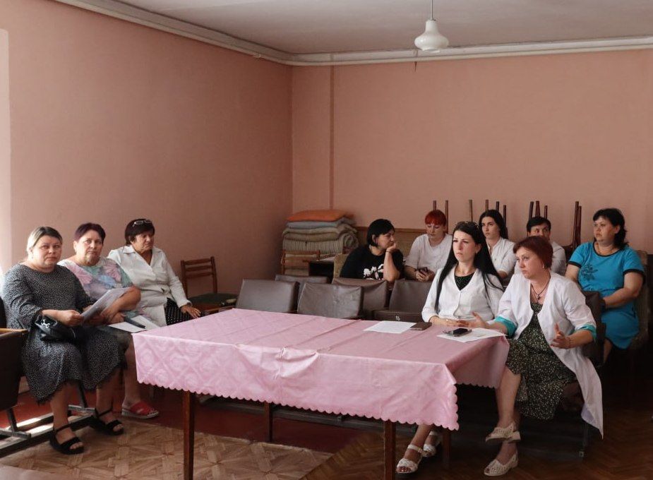 Сегодня, 17 июля, Ольга Дедух, заместитель главы администрации городского округа Торез совместно с Еленой Серебрянской, директором МУ «ДК им Сегодня, 17 июля, Ольга Дедух, заместитель главы администрации городского округа Торез совместно с Еленой Серебрянской, директором МУ «ДК им