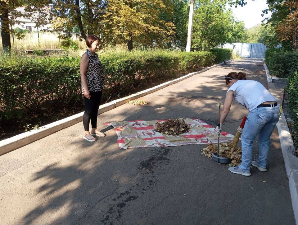 Наталья Великодная: Сегодня, несмотря на знойную жару, жители населенных пунктов Тельмановского муниципального округа приняли участие в экологической акции "Чистый четверг" Наталья Великодная: Сегодня, несмотря на знойную жару, жители населенных пунктов Тельмановского муниципального округа приняли участие в экологической акции "Чистый четверг"