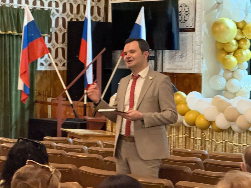 Председатель общественного совета партпроекта "КУЛЬТУРА МАЛОЙ РОДИНЫ" в ДНР, депутат Народного Совета Донецкой Народной Республики Александр Парецкий 16 июля 2025 года провёл встречу с руководителями и представителями... Председатель общественного совета партпроекта "КУЛЬТУРА МАЛОЙ РОДИНЫ" в ДНР, депутат Народного Совета Донецкой Народной Республики Александр Парецкий 16 июля 2025 года провёл встречу с руководителями и представителями...