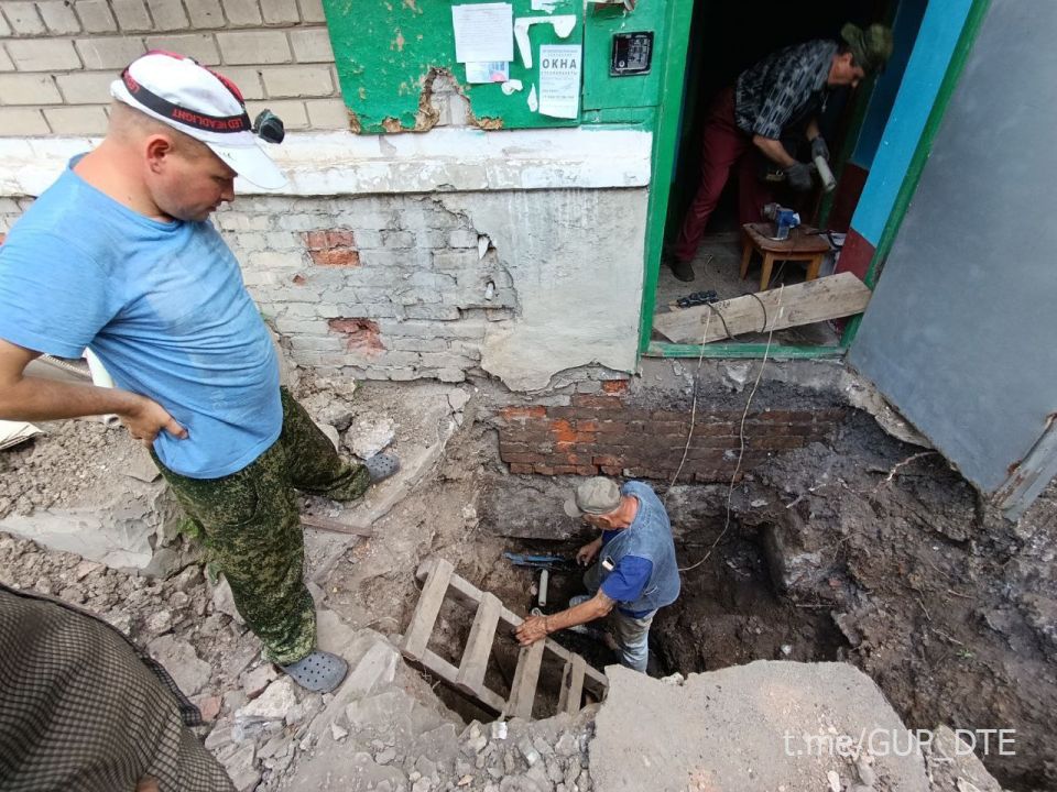 СПЕЦИАЛИСТАМИ «ДОНБАССТЕПЛОЭНЕРГО» УСТРАНЕН ПОРЫВ ТРУБОПРОВОДА ВОДОСНАБЖЕНИЯ ВОЗЛЕ ЖИЛОГО ДОМА В КИРОВСКОМ РАЙОНЕ ДОНЕЦКА СПЕЦИАЛИСТАМИ «ДОНБАССТЕПЛОЭНЕРГО» УСТРАНЕН ПОРЫВ ТРУБОПРОВОДА ВОДОСНАБЖЕНИЯ ВОЗЛЕ ЖИЛОГО ДОМА В КИРОВСКОМ РАЙОНЕ ДОНЕЦКА