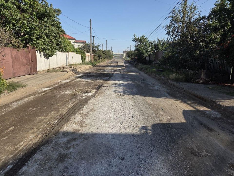 Рабочие Нижегородской области продолжают ремонтировать дороги в населенных пунктах юга Республики Рабочие Нижегородской области продолжают ремонтировать дороги в населенных пунктах юга Республики