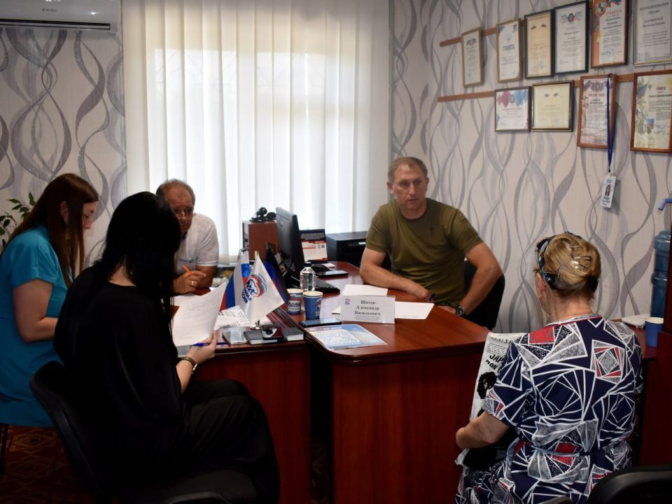 Александр Шатов: 17 июля провел прием граждан в общественной приемной «Единой России» и обсудил с кировчанами ряд актуальных вопросов Александр Шатов: 17 июля провел прием граждан в общественной приемной «Единой России» и обсудил с кировчанами ряд актуальных вопросов