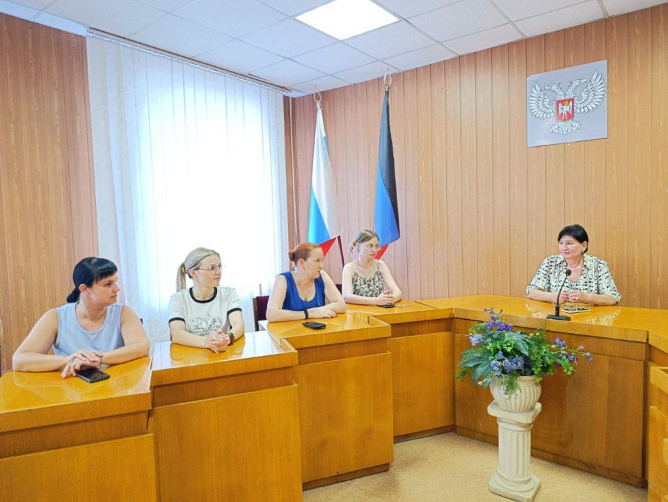 Михаил Меренков: 16 июля 2025 года в Управе Буденновского внутригородского района Администрации городского округа Донецк прошла встреча активной молодёжи района в рамках проведения открытого Конкурса по определению названия... Михаил Меренков: 16 июля 2025 года в Управе Буденновского внутригородского района Администрации городского округа Донецк прошла встреча активной молодёжи района в рамках проведения открытого Конкурса по определению названия...