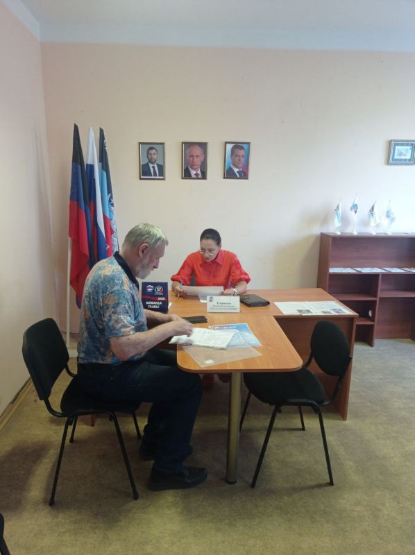 Приём граждан в общественной приёмной партии "Единая Россия" Приём граждан в общественной приёмной партии "Единая Россия"