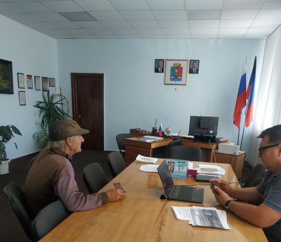 В местной Общественной Приёмной партии "Единая Россия" Новоазовского муниципального округа секретарь местного отделения партии, Глава муниципалитета Василий Овчаров провел личный прием граждан В местной Общественной Приёмной партии "Единая Россия" Новоазовского муниципального округа секретарь местного отделения партии, Глава муниципалитета Василий Овчаров провел личный прием граждан