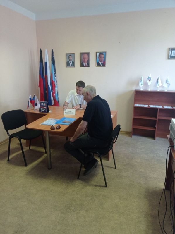 Приём граждан в общественной приёмной партии "Единая Россия" Приём граждан в общественной приёмной партии "Единая Россия"
