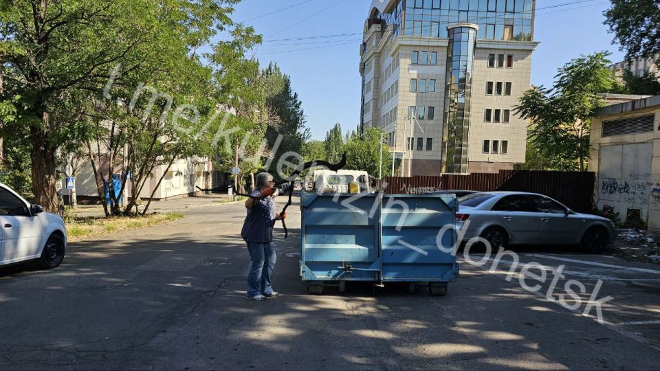 Алексей Кулемзин: Сегодня в рамках партийного проекта Единой России «Городская среда» в Ворошиловском районе прошла экологическая акция «Чистый четверг» Алексей Кулемзин: Сегодня в рамках партийного проекта Единой России «Городская среда» в Ворошиловском районе прошла экологическая акция «Чистый четверг»
