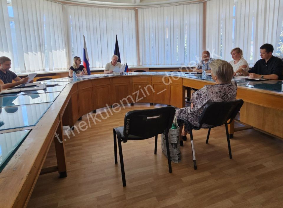 Сегодня заместитель главы администрации городского округа Донецк Валерий Ляховец провёл приём граждан в местной общественной приёмной партии «Единая Россия» Сегодня заместитель главы администрации городского округа Донецк Валерий Ляховец провёл приём граждан в местной общественной приёмной партии «Единая Россия»