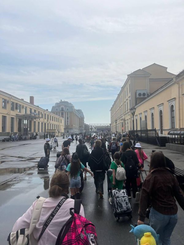 Дети из Енакиево отправились домой после отдыха в Ленобласти Дети из Енакиево отправились домой после отдыха в Ленобласти
