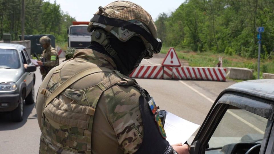 Офицер с позывным «Гром» рассказал о главных задачах военной комендатуры в ДНР Офицер с позывным «Гром» рассказал о главных задачах военной комендатуры в ДНР
