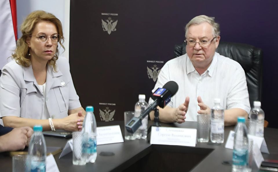 В Донбасском государственном университете юстиции прошла рабочая встреча председателя АЮР Степашина Сергея Вадимовича с представителями РО АЮР в ДНР В Донбасском государственном университете юстиции прошла рабочая встреча председателя АЮР Степашина Сергея Вадимовича с представителями РО АЮР в ДНР