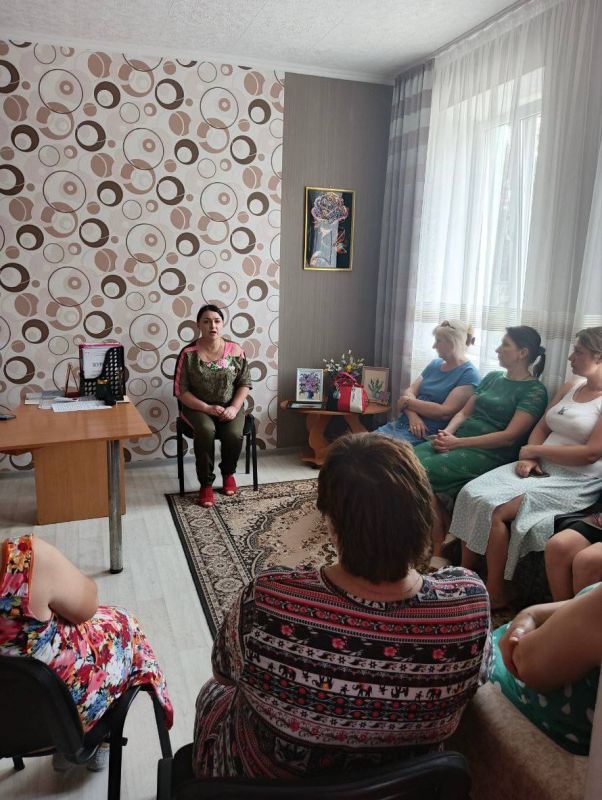 Денис Зубов: Встреча с коллективом. Сегодня, 18 июля, заместитель главы администрации городского округа Иловайск Елена Кочетова провела встречу с трудовым коллективом ГКДОУ «детский сад №3 Ласточка» г. о. Иловайск, на... Денис Зубов: Встреча с коллективом. Сегодня, 18 июля, заместитель главы администрации городского округа Иловайск Елена Кочетова провела встречу с трудовым коллективом ГКДОУ «детский сад №3 Ласточка» г. о. Иловайск, на...
