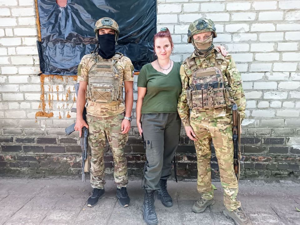 В гостях у 5-й Гвардейской бригады им. Захарченко, воюющей на Покровском направлении, побывала поэтесса и по совместительству корреспондент RT Анна Долгарева В гостях у 5-й Гвардейской бригады им. Захарченко, воюющей на Покровском направлении, побывала поэтесса и по совместительству корреспондент RT Анна Долгарева
