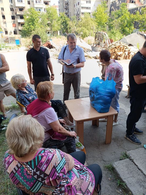 17.07.2025 в Угледаре состоялся прием граждан, который провел Таймураз Арсоев, председатель Волновахского муниципального совета первого созыва и представитель партии "Единая Россия" 17.07.2025 в Угледаре состоялся прием граждан, который провел Таймураз Арсоев, председатель Волновахского муниципального совета первого созыва и представитель партии "Единая Россия"