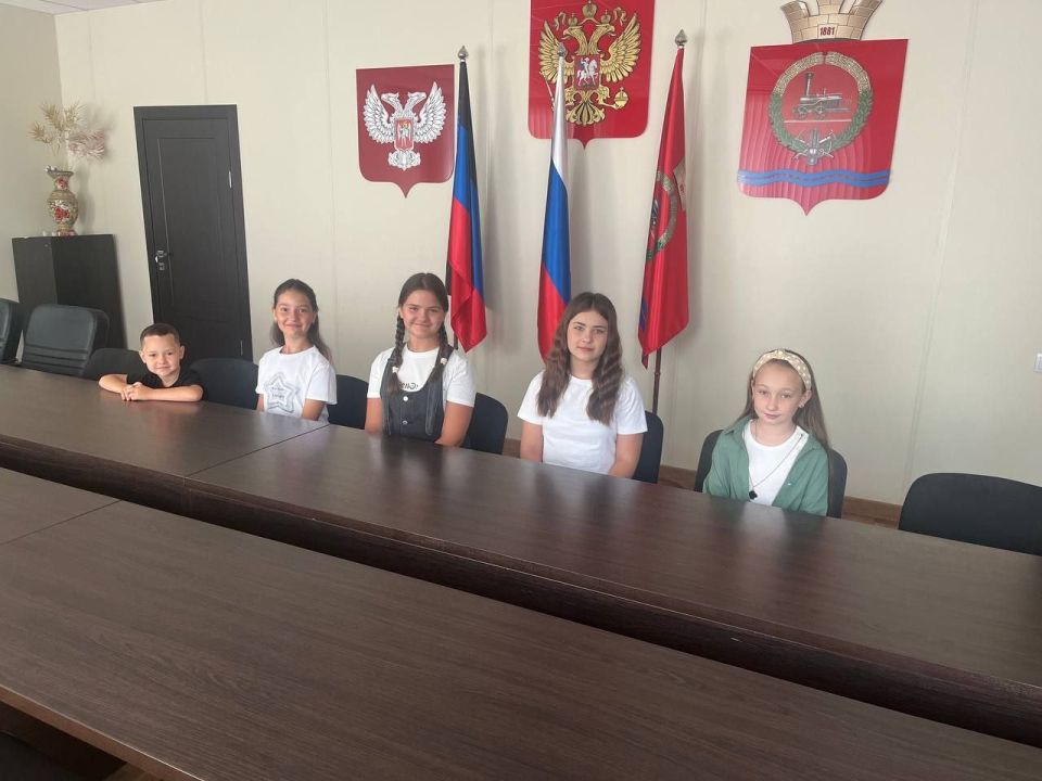 Администрация Волновахского округа стала местом семейного знакомства с профессией Администрация Волновахского округа стала местом семейного знакомства с профессией