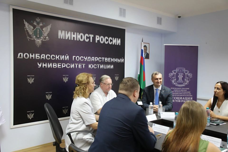 В Донбасском государственном университете юстиции прошла рабочая встреча председателя АЮР Степашина Сергея Вадимовича с представителями РО АЮР в ДНР В Донбасском государственном университете юстиции прошла рабочая встреча председателя АЮР Степашина Сергея Вадимовича с представителями РО АЮР в ДНР
