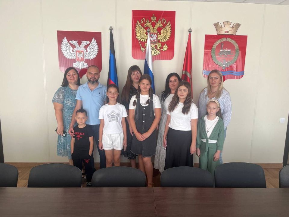 Администрация Волновахского округа стала местом семейного знакомства с профессией Администрация Волновахского округа стала местом семейного знакомства с профессией