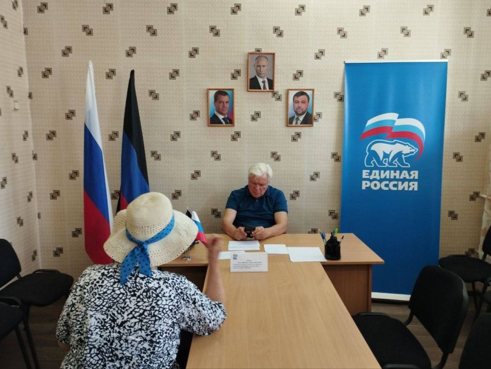 18 июля, в общественной приёмной Всероссийской политической партии «Единая Россия» Центрально-Городского района Макеевки, расположенной по адресу ул. 250-летияДонбасса, 2б, руководителем Управы Центрально-Городского района... 18 июля, в общественной приёмной Всероссийской политической партии «Единая Россия» Центрально-Городского района Макеевки, расположенной по адресу ул. 250-летияДонбасса, 2б, руководителем Управы Центрально-Городского района...