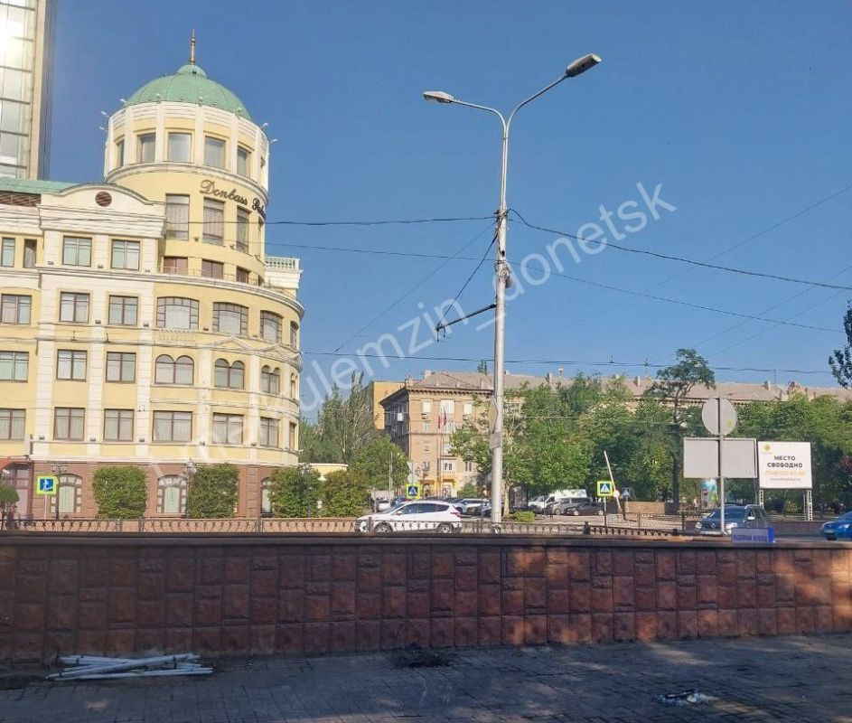 Алексей Кулемзин: По требованию администрации городского округа Донецк, в связи с аварийным состоянием рекламных конструкций, владельцем осуществлены мероприятия по их демонтажу Алексей Кулемзин: По требованию администрации городского округа Донецк, в связи с аварийным состоянием рекламных конструкций, владельцем осуществлены мероприятия по их демонтажу