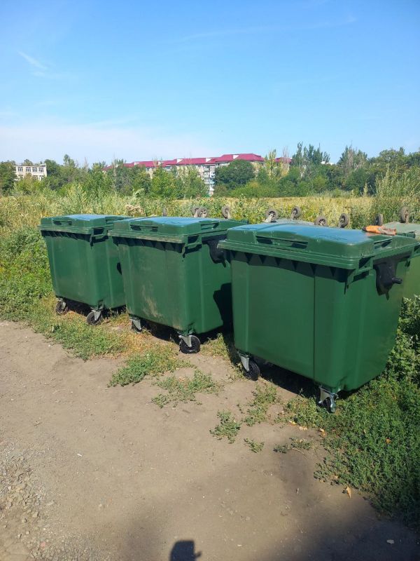 В Снежном продолжается обновление баков для сбора ТКО В Снежном продолжается обновление баков для сбора ТКО