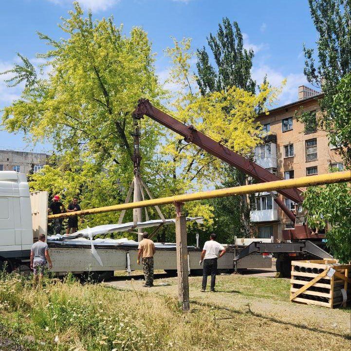 Владимирцы приступили к ремонту крыши дома в Кировском Владимирцы приступили к ремонту крыши дома в Кировском