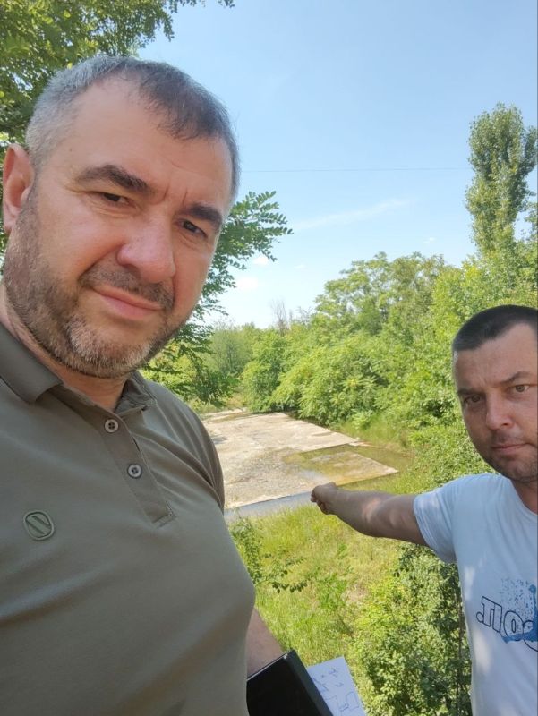 Депутаты Сергей Ярош и Александр Ковтырин выехали на адреса водных порывов Депутаты Сергей Ярош и Александр Ковтырин выехали на адреса водных порывов