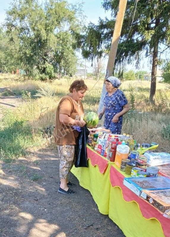 В освобожденном селе Евгеновка в ДНР организовали выездную торговлю В освобожденном селе Евгеновка в ДНР организовали выездную торговлю