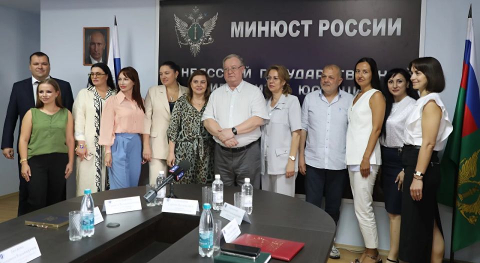 В Донбасском государственном университете юстиции прошла рабочая встреча председателя АЮР Степашина Сергея Вадимовича с представителями РО АЮР в ДНР В Донбасском государственном университете юстиции прошла рабочая встреча председателя АЮР Степашина Сергея Вадимовича с представителями РО АЮР в ДНР