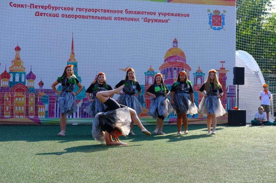 Отдых мариупольских школьников в Петербурге продолжается Отдых мариупольских школьников в Петербурге продолжается