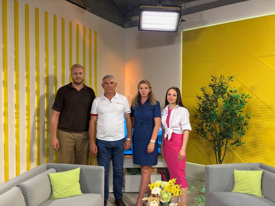 Стало доброй традицией, что почти еженедельно гости прямого эфира программы «Утро» на телеканале «Оплот ТВ» – представители филиала фонда «Защитники Отчества в Донецкой Народной Республике» Стало доброй традицией, что почти еженедельно гости прямого эфира программы «Утро» на телеканале «Оплот ТВ» – представители филиала фонда «Защитники Отчества в Донецкой Народной Республике»