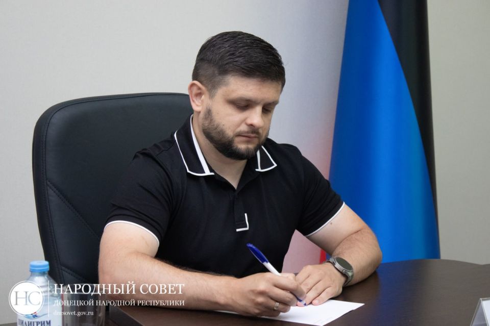 Тимур Дьяченко обсудил вопросы пассажироперевозок с коллегами из Ростовской области Тимур Дьяченко обсудил вопросы пассажироперевозок с коллегами из Ростовской области
