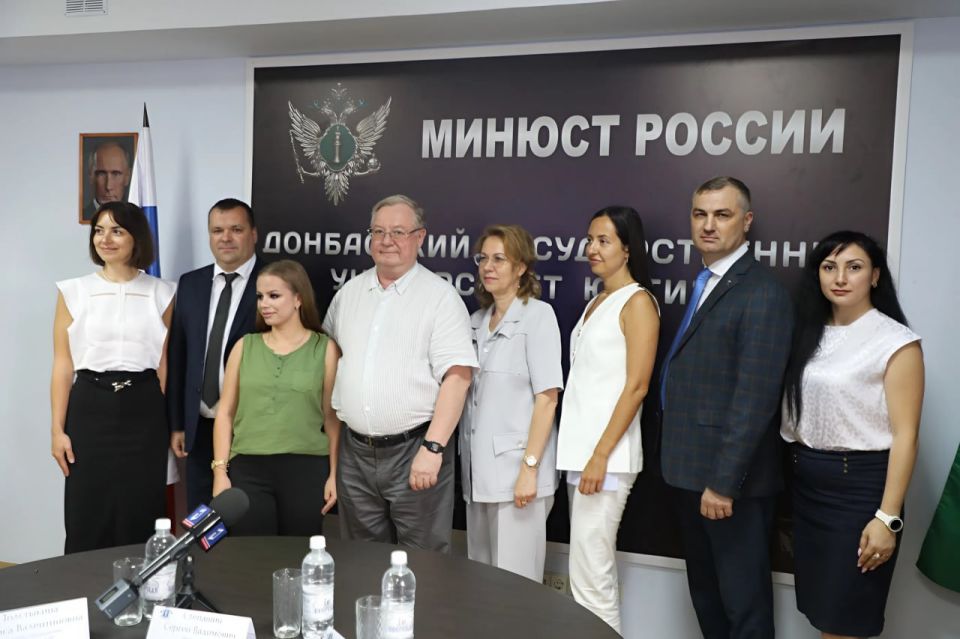 В Донбасском государственном университете юстиции прошла рабочая встреча председателя АЮР Степашина Сергея Вадимовича с представителями РО АЮР в ДНР В Донбасском государственном университете юстиции прошла рабочая встреча председателя АЮР Степашина Сергея Вадимовича с представителями РО АЮР в ДНР