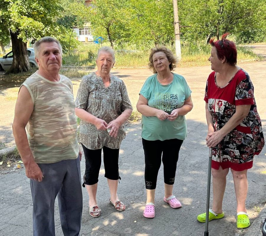 Сергей Желновач: Во исполнение поручения Главы Донецкой Народной Республики Дениса Владимировича Пушилина о постоянном диалоге с населением, сегодня, заместитель главы администрации городского округа Дебальцево Евгений... Сергей Желновач: Во исполнение поручения Главы Донецкой Народной Республики Дениса Владимировича Пушилина о постоянном диалоге с населением, сегодня, заместитель главы администрации городского округа Дебальцево Евгений...