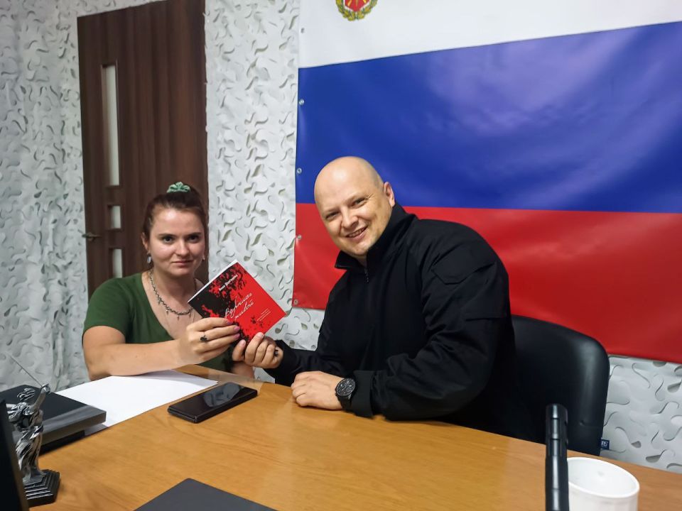 В гостях у 5-й Гвардейской бригады им. Захарченко, воюющей на Покровском направлении, побывала поэтесса и по совместительству корреспондент RT Анна Долгарева В гостях у 5-й Гвардейской бригады им. Захарченко, воюющей на Покровском направлении, побывала поэтесса и по совместительству корреспондент RT Анна Долгарева