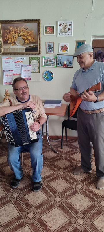 Николай Михайлов: В Комсомольское прошла музыкальная гостиная «Народные напевы» Николай Михайлов: В Комсомольское прошла музыкальная гостиная «Народные напевы»
