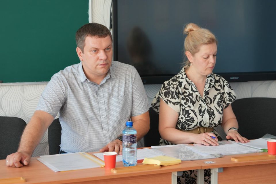 Ольга Колударова: С родителями и руководителями образовательных организаций Куйбышевского района Донецка обсудили подготовку к началу учебного года Ольга Колударова: С родителями и руководителями образовательных организаций Куйбышевского района Донецка обсудили подготовку к началу учебного года